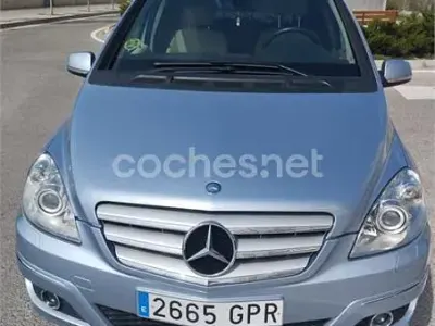 Usado Mercedes B200 140 CV (102 kW) 2009 Gris / plata Monovolumen