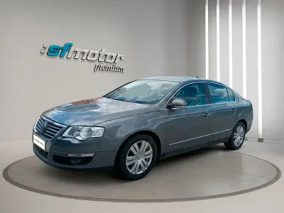 Usado VW Passat Highline 140 CV (102 kW) 2007 Gris / plata Berlina