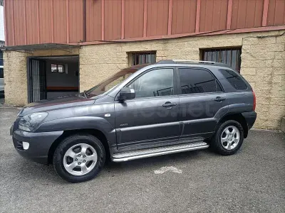 Usado Kia Sportage Active 140 CV (102 kW) 2008 Gris / plata SUV
