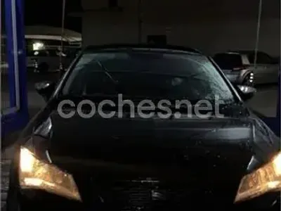 Usado Seat Leon Style 110 CV (80 kW) 2015 Negro Berlina