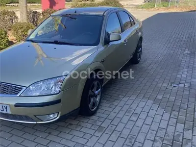 Usado Ford Mondeo Futura 130 CV (95 kW) 2006 Beige Berlina