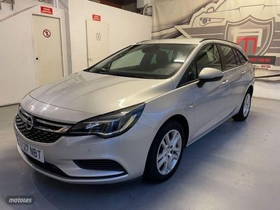 Plateado Usado 2016 Opel Astra Dynamic Familiar | 8990 € (Precio justo)