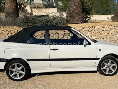 Usado VW Golf Cabriolet Edition 115 CV (84 kW) 2002 Blanco Descapotable