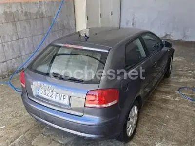 Usado Audi A3 Attraction 100 CV (73 kW) 2004 Gris / plata Utilitario