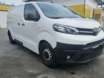 Usado Toyota Proace 105 CV (77 kW) 2021 Blanco Monovolumen