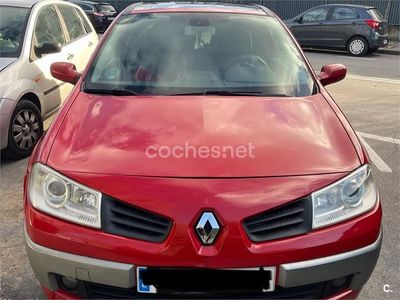 Rojo Usado 2007 Renault Mégane II Dynamique Berlina | 2600 € (Buen precio)