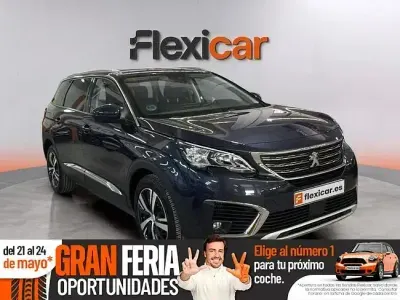 Usado Peugeot 5008 Active 130 HP (95 kW) 2019 Azul SUV