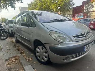 Usado Citroën Xsara Picasso Exclusive 95 CV (69 kW) 2002 Gris / plata Monovolumen