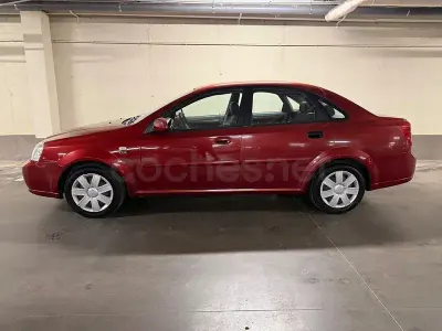 Usado Chevrolet Nubira CDX 122 CV (89 kW) 2004 Granate Berlina