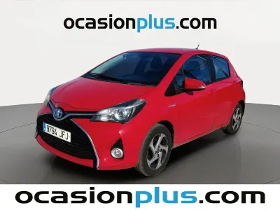 Usado Toyota Yaris Active 100 CV (73 kW) 2015 Rojo Utilitario