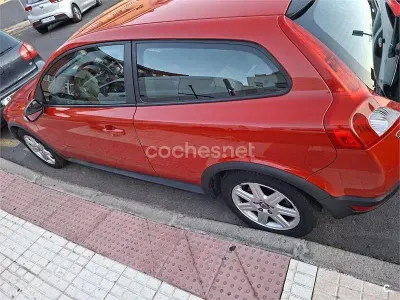 Usado Volvo C30 Kinetic 145 CV (106 kW) 2008 Rojo Utilitario