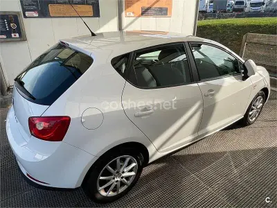 Usado Seat Ibiza Style 105 CV (77 kW) 2012 Blanco Berlina