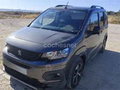 Usado Peugeot Rifter GT-line 100 CV (73 kW) 2020 Gris / plata Monovolumen