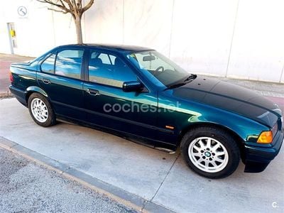 Usado BMW 318 115 CV (84 kW) 1997 Negro Familiar