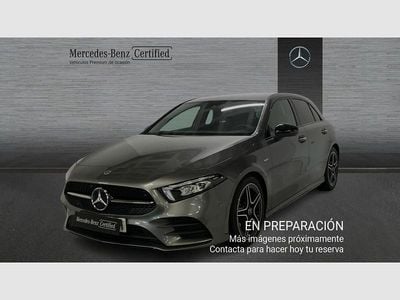 Usado Mercedes A180 AMG line 116 CV (85 kW) 2021 Gris montana, pintura metalizada Utilitario