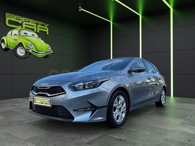 Usado Kia Ceed 100 CV (73 kW) 2022 Gris / plata Utilitario