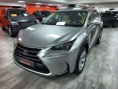 Usado Lexus NX300h Luxury Line 197 CV (144 kW) 2016 Gris SUV
