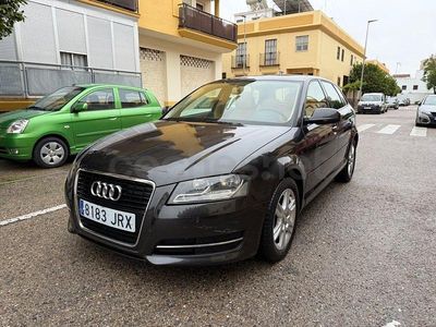 Gris / plata Usado 2011 Audi A3 Attraction Berlina | 7999 € (Precio justo)