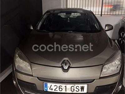 Beige Usado 2010 Renault Mégane III Dynamique Berlina | 4150 € (Precio justo)