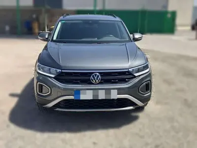 Usado VW T-Roc Life 116 CV (85 kW) 2022 Gris SUV