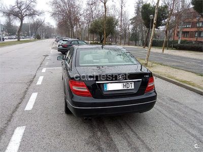 Usado Mercedes C200 136 CV (100 kW) 2011 Negro Familiar