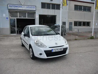 Usado Renault Clio II 75 CV (55 kW) 2010 Blanco Berlina