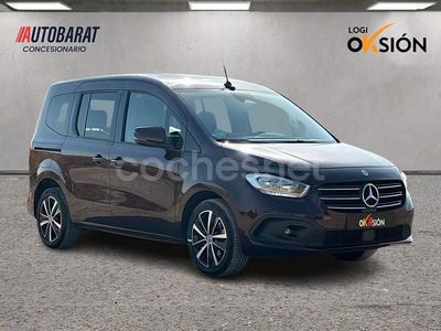 Usado Mercedes T180 116 CV (85 kW) 2023 Granate Monovolumen