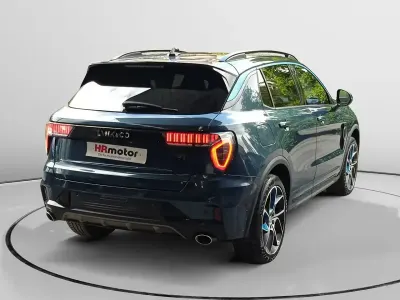 Begagnad Lynk & Co 01 261 HK (191 kW) 2022 Blå SUV