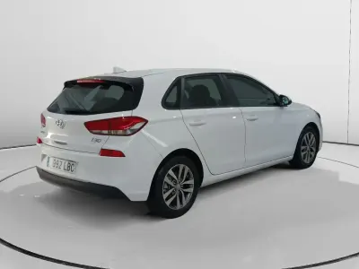 Begagnad Hyundai i30 120 HK (88 kW) 2019 Vit Sedan