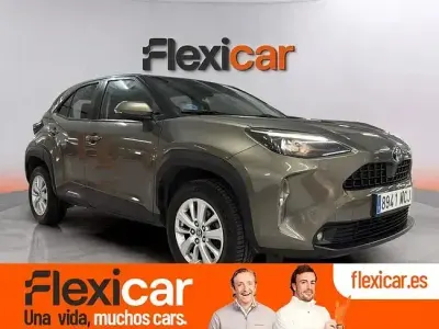 Usado Toyota Yaris Hybrid Business Edition 116 CV (85 kW) 2022 Verde