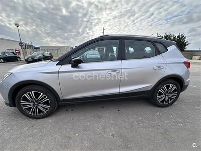 Usado Seat Arona FR 110 CV (80 kW) 2024 Gris / plata SUV