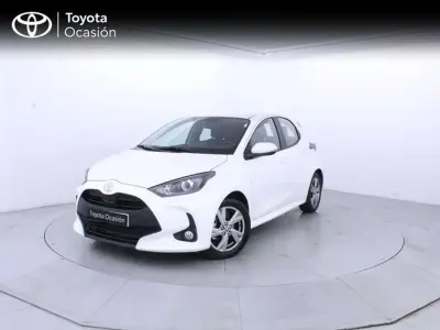 Usado Toyota Yaris Active 116 CV (85 kW) 2025 Blanco Utilitario