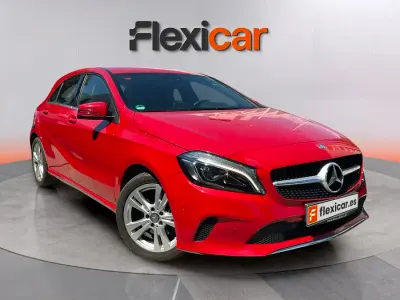 Usado Mercedes A180 Style 122 CV (89 kW) 2016 Rojo Utilitario