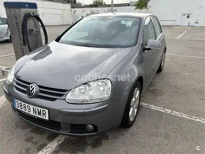 Usado VW Golf V Conceptline 75 HP (55 kW) 2007 Cinzento Sedan