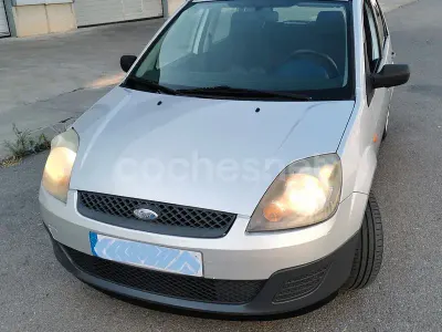 Usado Ford Fiesta Ambiente 68 CV (50 kW) 2009 Gris / plata Berlina