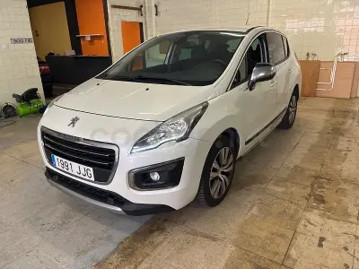 Usado Peugeot 3008 Style 120 CV (88 kW) 2015 Blanco Familiar