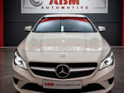 Usado Mercedes CLA200 Urban 156 CV (114 kW) 2014 Blanco Coupe