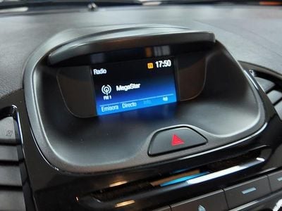 Usado Ford Ka Plus Ultimate 86 CV (63 kW) 2017 Granate Utilitario