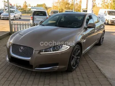 Usado Jaguar XF Luxury 240 CV (176 kW) 2015 Marrón Berlina
