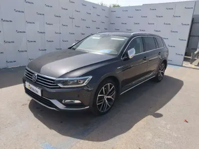 Usado VW Passat Alltrack 190 CV (139 kW) 2019 Gris / plata Familiar