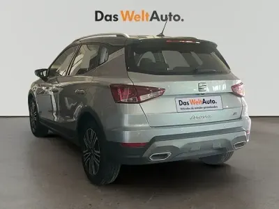 Usado Seat Arona FR 115 CV (84 kW) 2024 Gris plata SUV