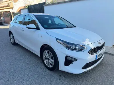 Usado Kia Ceed 100 CV (73 kW) 2021 Blanco Utilitario