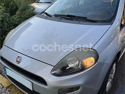 Usado Fiat Punto Lounge 69 CV (50 kW) 2013 Gris / plata Utilitario