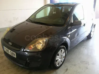 Usado Ford Fiesta Ghia 68 CV (50 kW) 2008 Gris / plata Utilitario