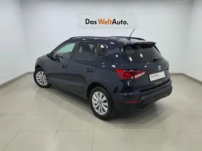 Usado Seat Arona Style Plus 110 CV (80 kW) 2022 Azul SUV