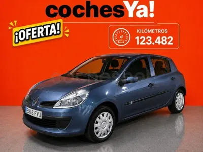 Begagnad Renault Clio II Privilege 85 HK (62 kW) 2007 Blå Sedan