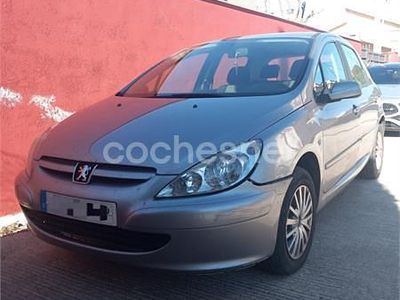 Usado Peugeot 307 70 CV (51 kW) 2005 Gris / plata Berlina