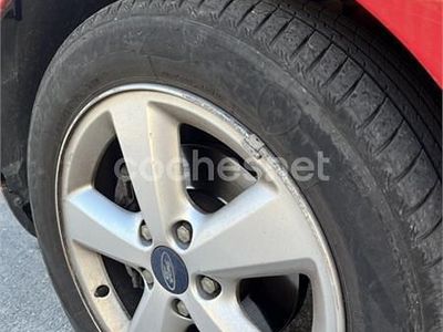 Usado Ford Focus Sport 109 CV (80 kW) 2005 Rojo Berlina