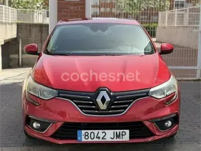 Usado Renault Mégane IV Bose Edition 110 CV (80 kW) 2016 Rojo Berlina