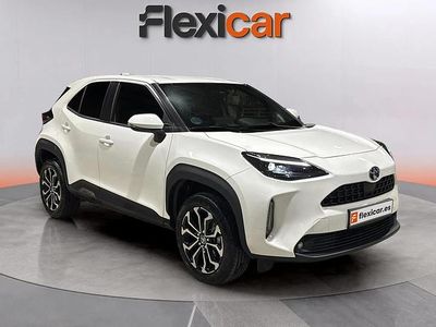 Usado Toyota Yaris Hybrid Active 116 CV (85 kW) 2022 Blanco
